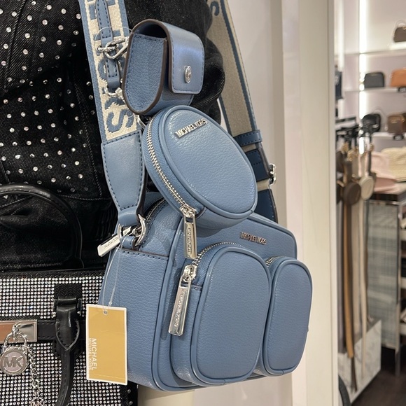 Michael Kors Jet Set Md Leather Crossbody Bag with Case for Apple Airpods Pro® - Picture 8 of 16